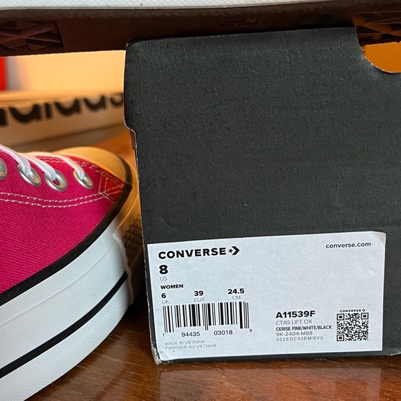 CONVERSE Women’s Chuck Taylor All Star Cerise Pink Platform Low Sneakers - Picture 9 of 10